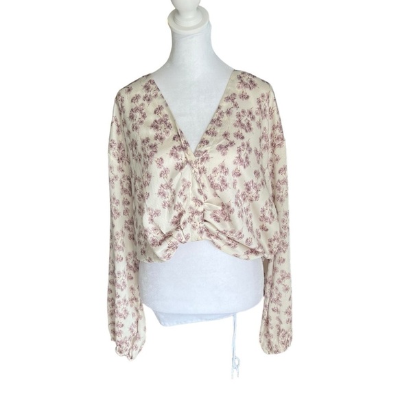 Astr The Label - NWT Long Sleeve Floral Crop Side Zip Blouse Sz L - Picture 1 of 10